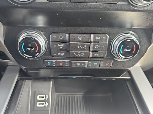 Used 2019 Ford F150 Platinum w/ Equipment Group 701A Luxury AWD/4WD image 32
