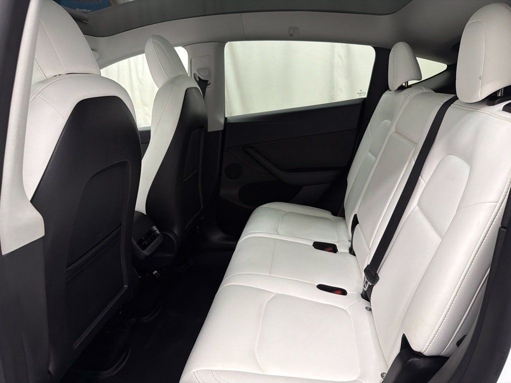 Used 2022 Tesla Model Y Long Range AWD/4WD image 19