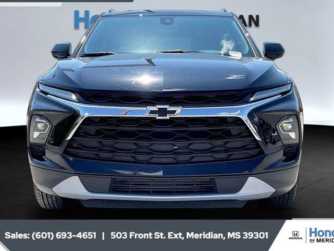 Used 2024 Chevrolet Blazer LT w/ Convenience Package FWD image 3