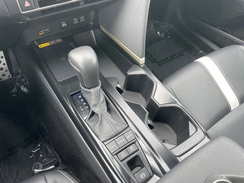 Used 2025 Toyota Camry SE image 13