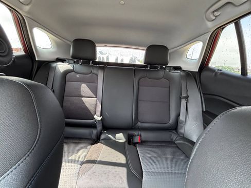Used 2025 Chevrolet Trax LT FWD image 35