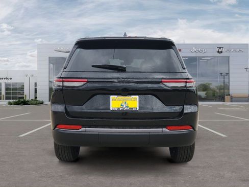 New 2026 Jeep Grand Cherokee Altitude image 4