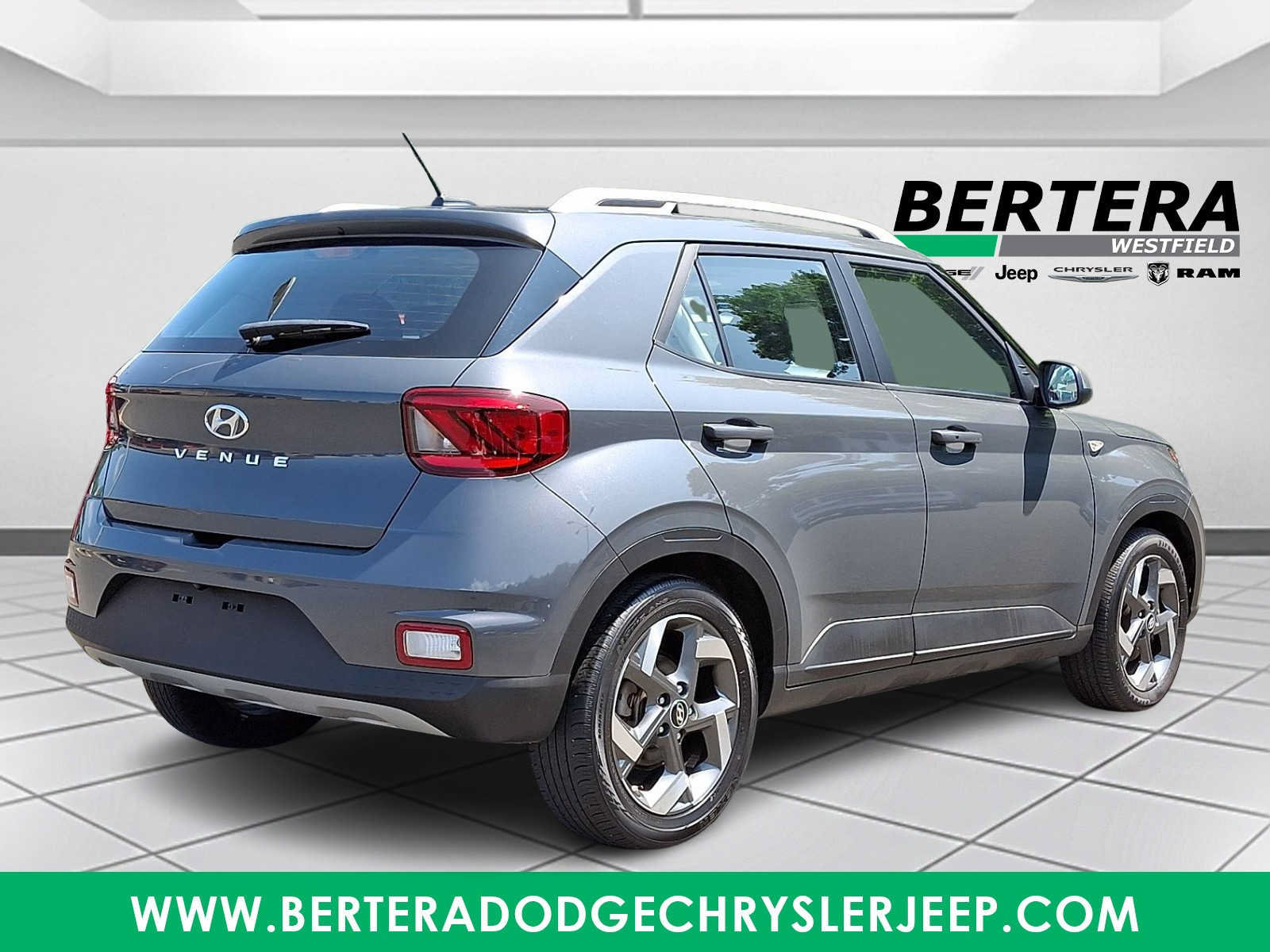 Used 2024 Hyundai Venue SEL FWD image 6