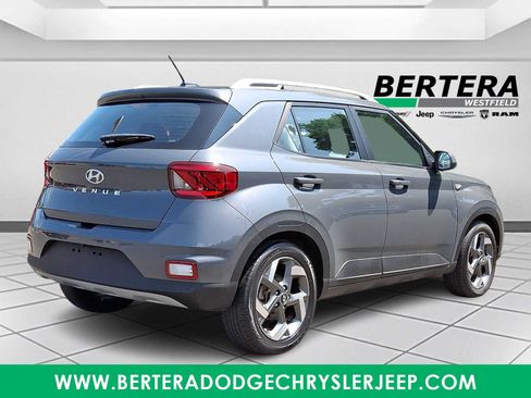 Used 2024 Hyundai Venue SEL FWD image 6