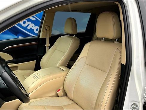 Used 2019 Toyota Highlander Limited image 23