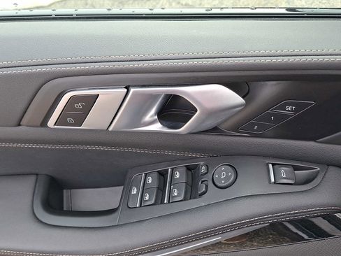 Used 2024 BMW X5 xDrive40i w/ M Sport Package image 12