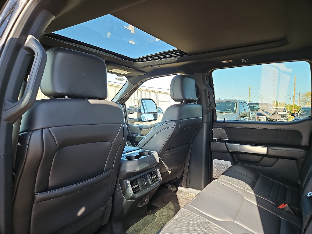 Used 2025 Ford F250 Platinum w/ FX4 Off-Road Package AWD/4WD image 17