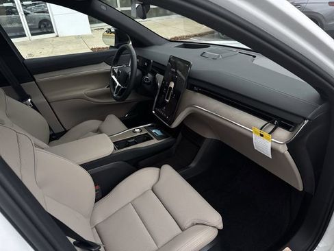 New 2025 Volvo EX90 Plus image 30
