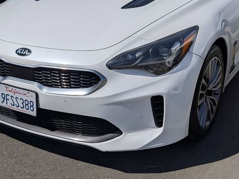 Used 2018 Kia Stinger Premium image 17