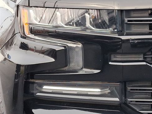 Used 2020 Chevrolet Silverado 1500 LT Trail Boss w/ Midnight Edition image 9
