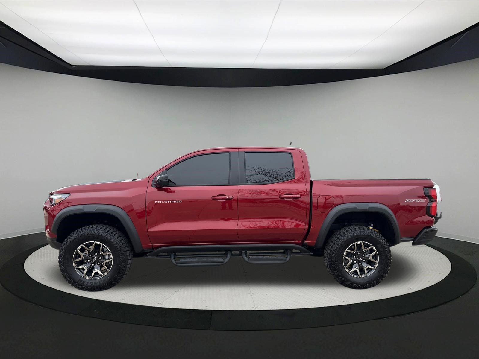Used 2026 Chevrolet Colorado ZR2 w/ Technology Package AWD/4WD image 2