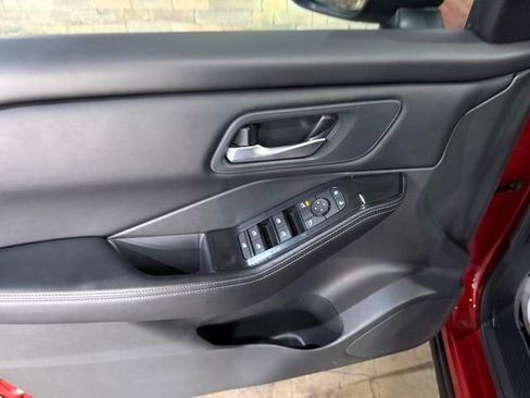 Certified 2025 Nissan Rogue SV AWD/4WD image 9