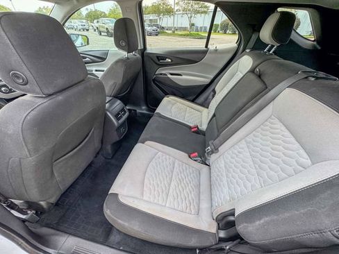 Used 2021 Chevrolet Equinox LS w/ LS Convenience Package FWD image 16