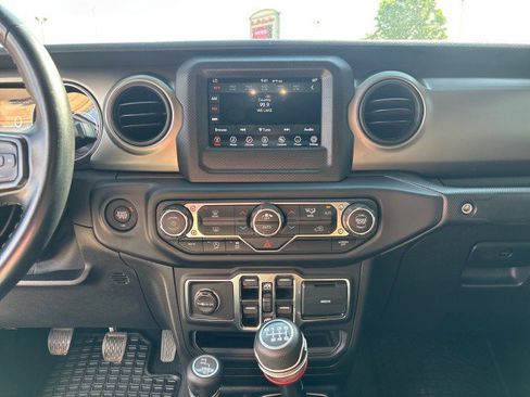 Used 2021 Jeep Gladiator Sport image 16