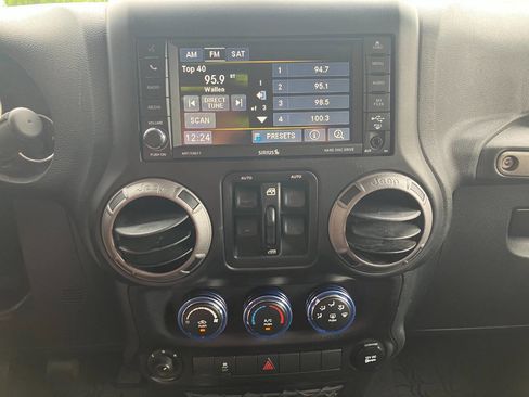 Used 2017 Jeep Wrangler Unlimited Sport AWD/4WD image 19