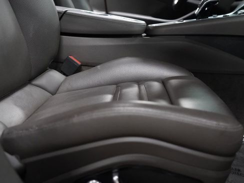 Used 2020 Porsche Panamera RWD image 29