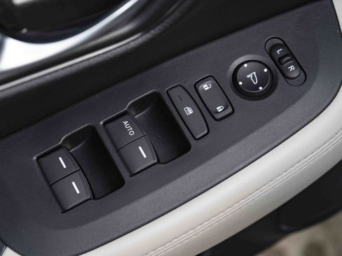 Certified 2026 Honda HR-V LX image 37