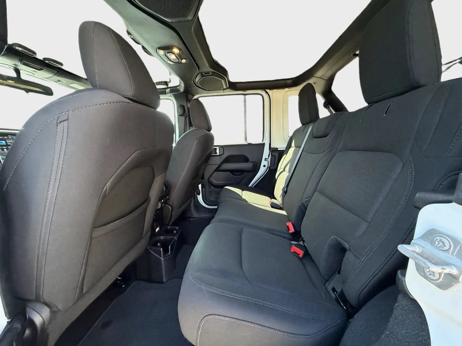 Used 2019 Jeep Wrangler Unlimited Sahara w/ Cold Weather Group AWD/4WD image 10