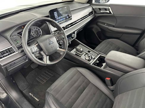 Used 2024 Mitsubishi Outlander SE image 13