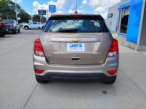 Used 2018 Chevrolet Trax LS FWD image 14