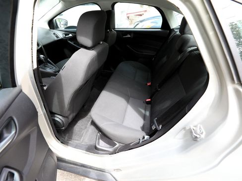 Used 2015 Ford Focus SE image 12