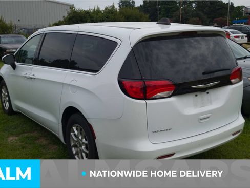 Used 2023 Chrysler Voyager LX FWD image 5