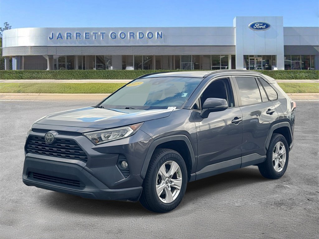 Used 2019 Toyota RAV4 XLE FWD image 2