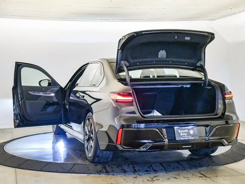 New 2026 BMW 750e xDrive w/ Executive Package image 31