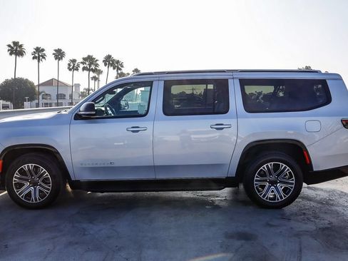 Used 2024 Jeep Wagoneer L Series II w/ Flexible Seating Group AWD/4WD image 14