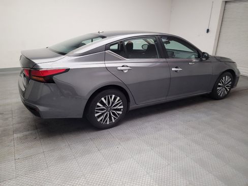 Used 2025 Nissan Altima 2.5 SV FWD image 10