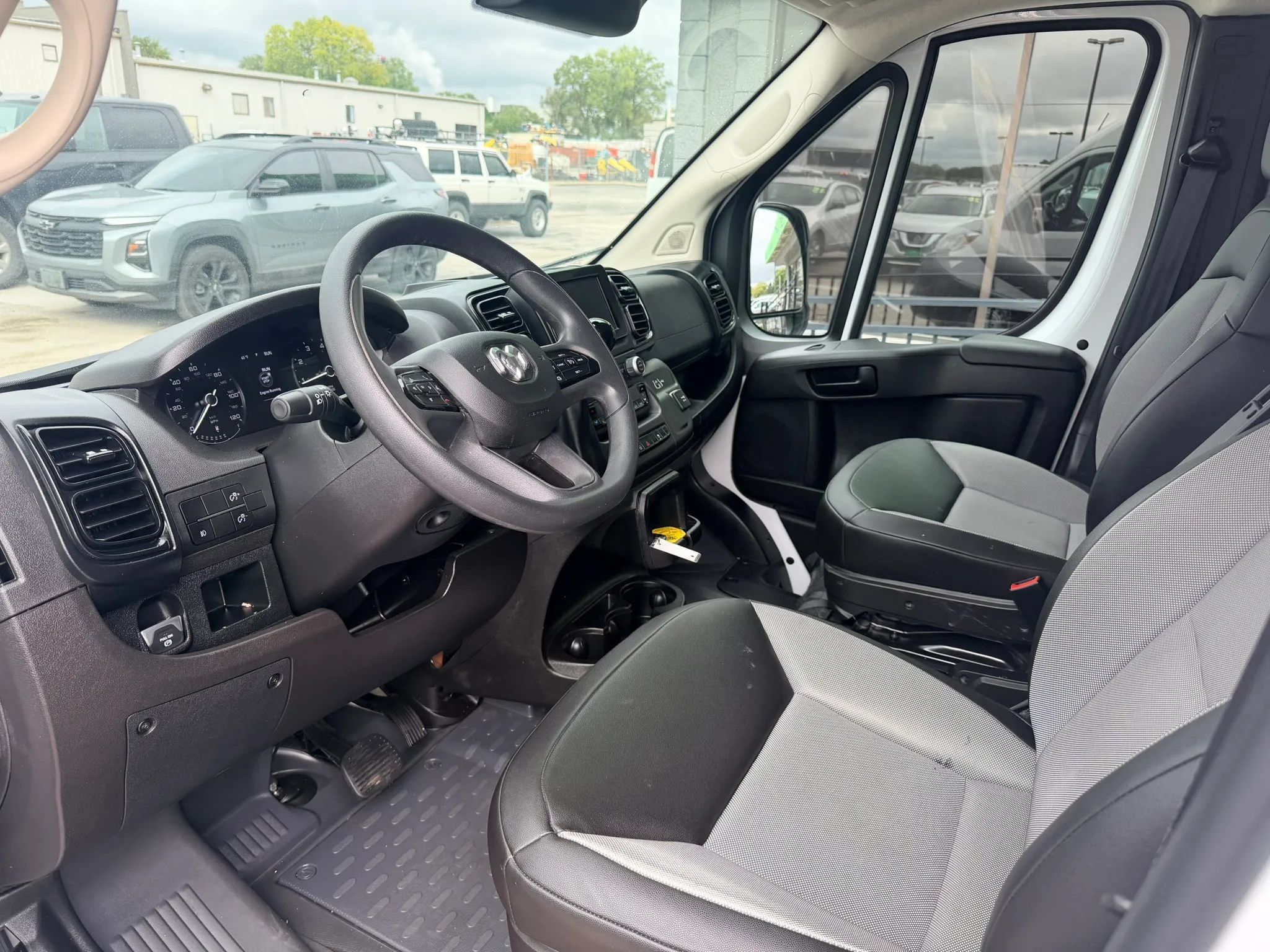 Used 2024 RAM ProMaster 2500 w/ Convenience Group FWD image 7