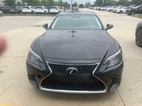 Used 2019 Lexus LS 500 w/ Accessory Package (Z2) RWD image 2