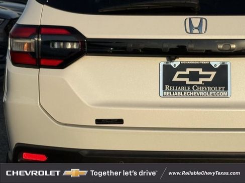Used 2024 Honda Pilot Touring image 5