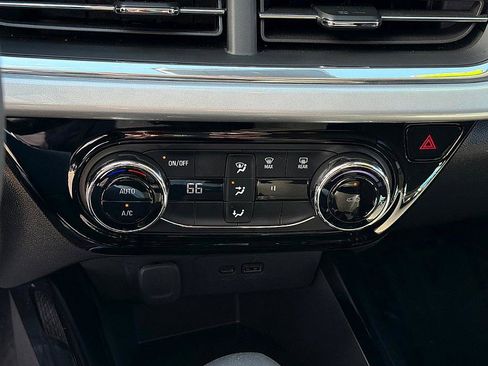 Used 2025 Chevrolet Trax LT image 13