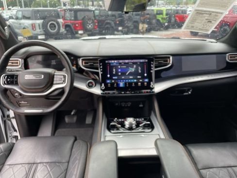 Used 2023 Jeep Grand Wagoneer Series III AWD/4WD image 20