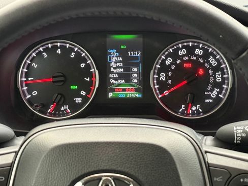 Used 2022 Toyota RAV4 XLE image 18