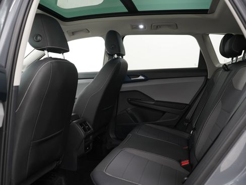 Used 2024 Volkswagen Taos SE AWD/4WD image 19