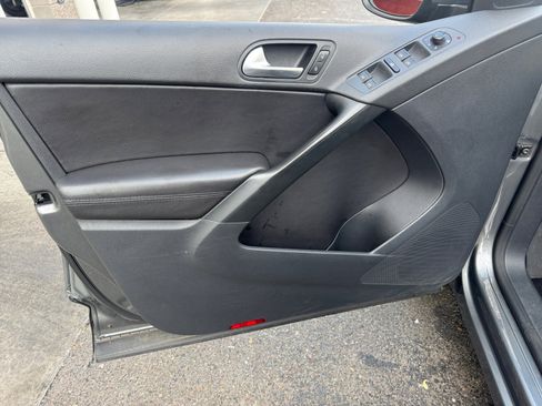 Used 2017 Volkswagen Tiguan S image 13