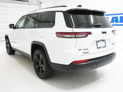 Used 2022 Jeep Grand Cherokee L Limited w/ Black Appearance Package image 9