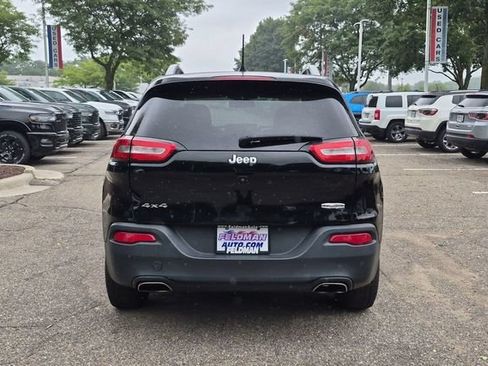Used 2018 Jeep Cherokee Latitude AWD/4WD image 4