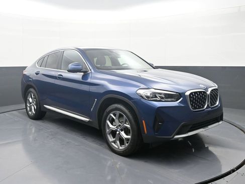 Used 2025 BMW X4 xDrive30i w/ Premium Package image 3