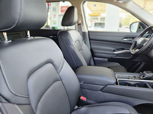 New 2026 Nissan Pathfinder SL w/ SL Premium Package (P04) FWD image 13