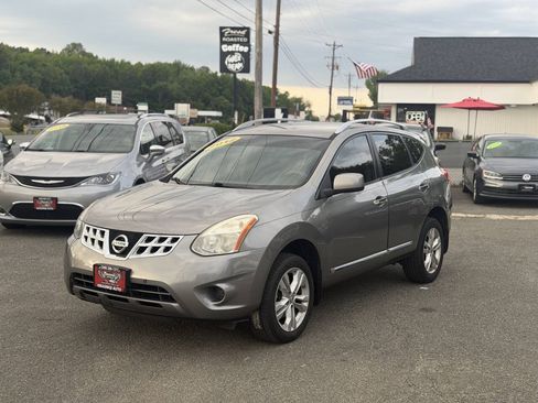 Used 2012 Nissan Rogue SV AWD/4WD image 2