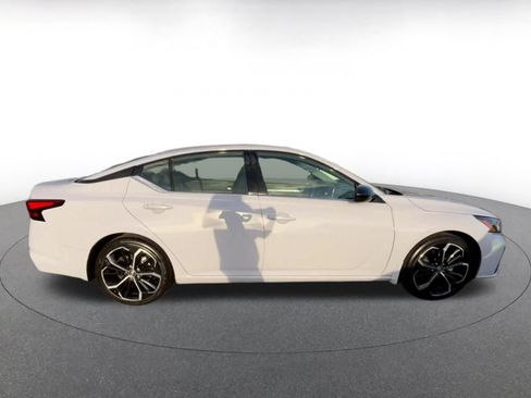 Used 2025 Nissan Altima 2.5 SR FWD image 15
