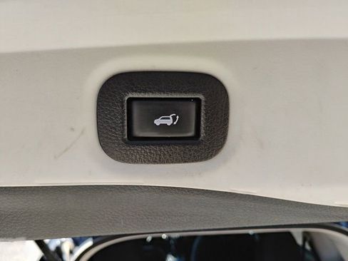 Used 2019 Nissan Rogue SV w/ Premium Package image 10