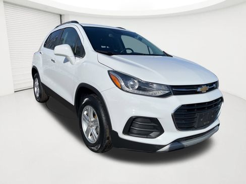 Used 2019 Chevrolet Trax LT w/ LT Convenience Package image 3
