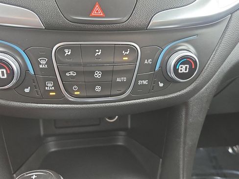 Used 2021 Chevrolet Equinox LT image 25