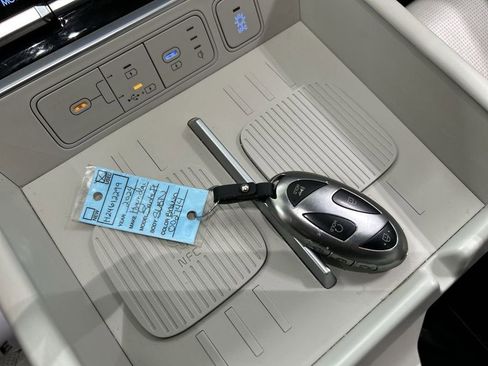 Used 2024 Hyundai Santa Fe Limited image 12