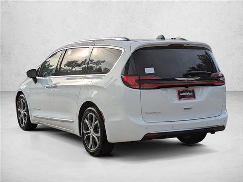 New 2026 Chrysler Pacifica Pinnacle FWD image 9