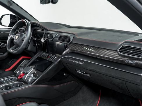 Used 2023 Lamborghini Urus Performante AWD/4WD image 39